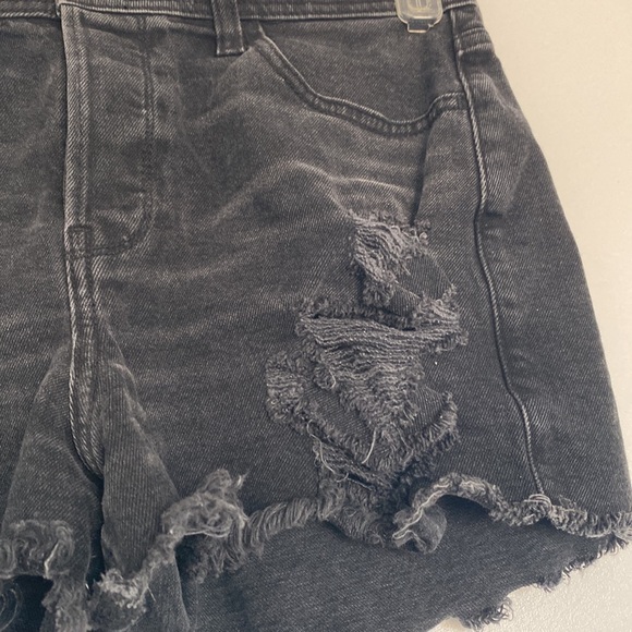 Hollister Jean Shorts - Picture 2 of 4